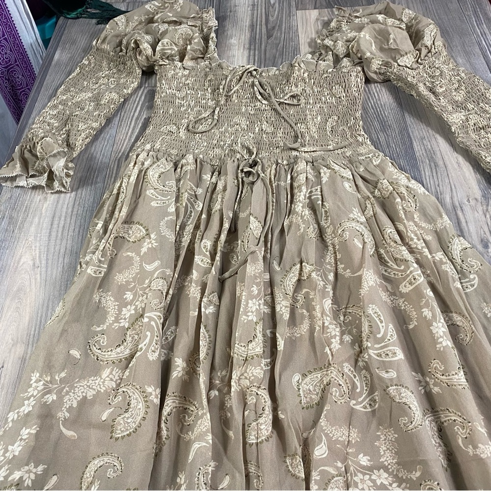 COPY - HANSEN&GRETEL Adorable paisley dress on or of shoulder puff sleeve. - Picture 3 of 14